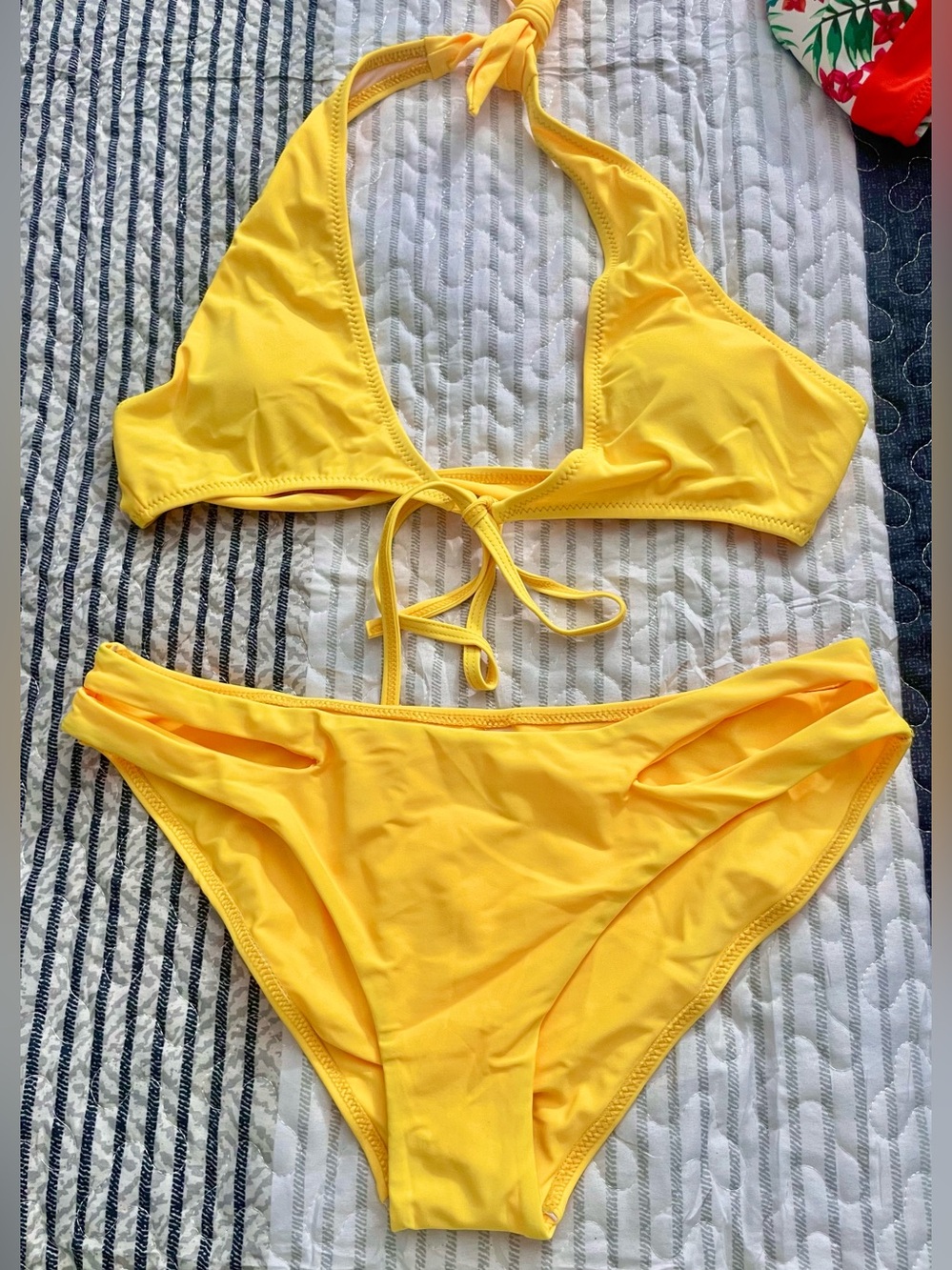 Zaful ~ Yellow Halter Tie-Front Bikini Set - NWOT - Large